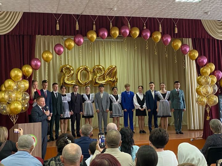В мамадышских школах прозвенел последний звонок