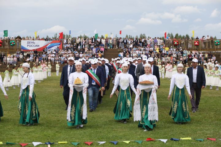 Поздравление ио руководителя исполкома Мамадышского района Вадима Никитина с праздником Сабантуй