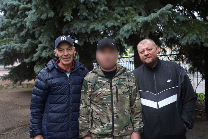 «Идем воевать за нашу страну и Татарстан» - слова мамадышских мужчин, заключивших контракт с МО РФ