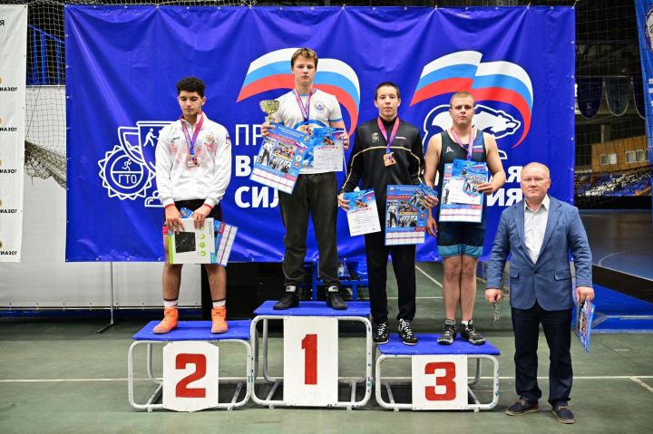 Пять медалей завоевали борцы школы олимпийского резерва в Тольятти