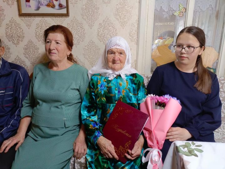 Мамадышская долгожительница принимает поздравления