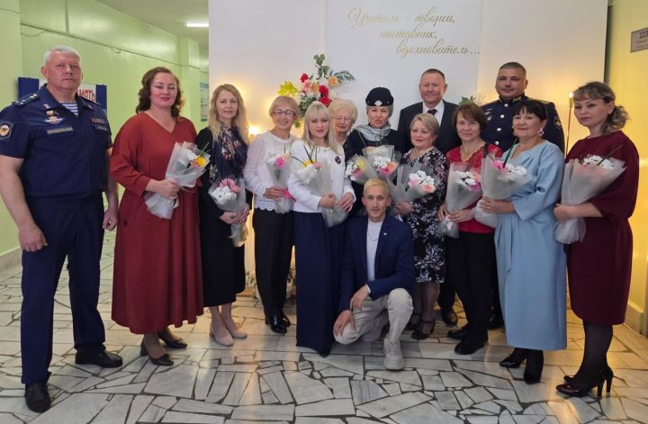 В школе №4 города Мамадыш отпраздновали 25-летний юбилей и День учителя