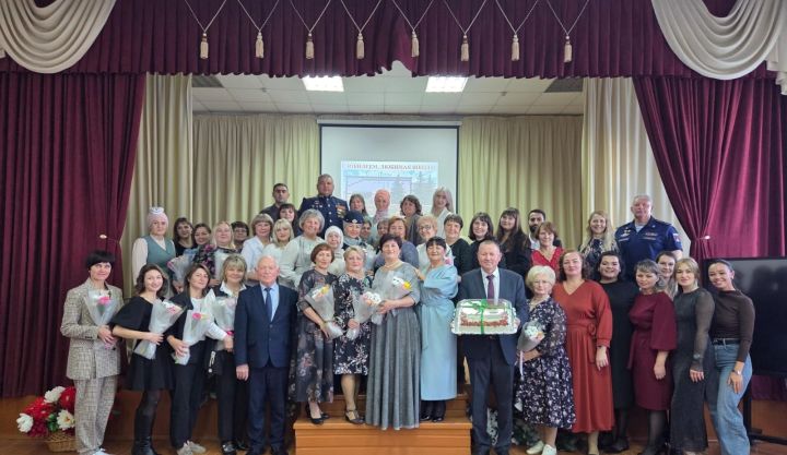 В школе №4 города Мамадыш отпраздновали 25-летний юбилей и День учителя