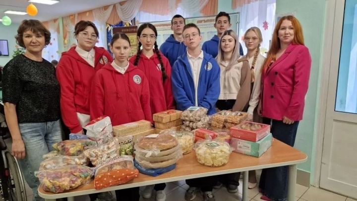 Студенты колледжа подарили концерт жителям дома-интерната