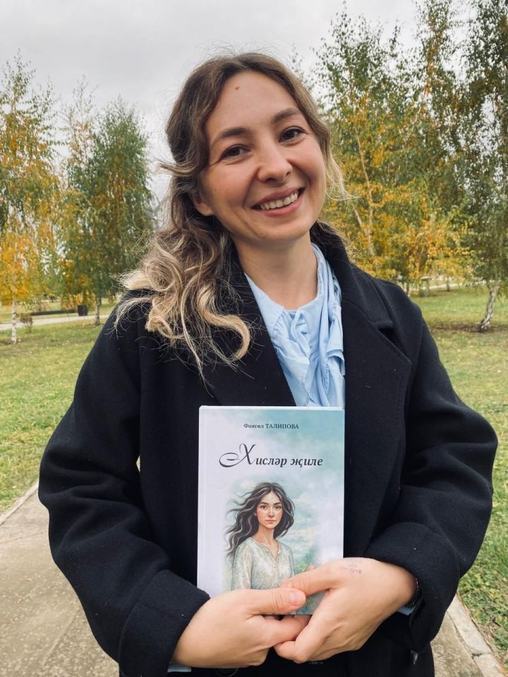 Учительница из Мамадыша выпустила первую книгу к юбилею отца