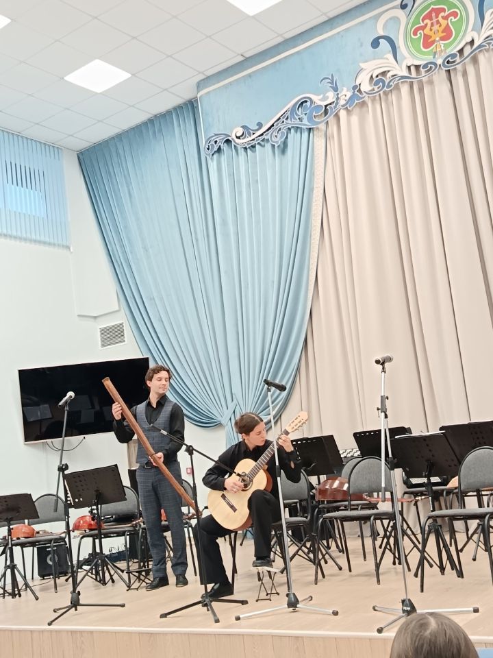 В Мамадышской детской школе искусств выступил оркестр из Елабуги