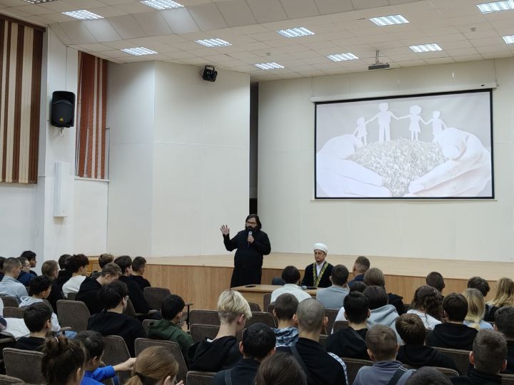 Мамадышские студенты встретились с религиозными деятелями