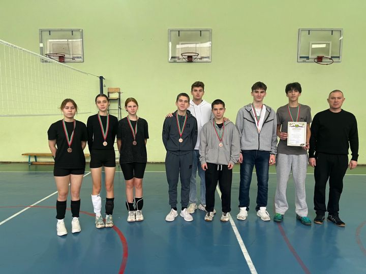 В Мамадыше определили сильнейших школьных волейболистов