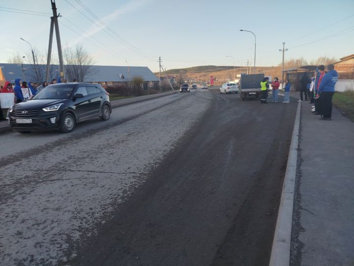 Мамадышские студенты и автоинспекторы провели акцию памяти жертв ДТП