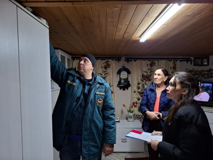 Забота в действии: в Мамадыше пожилым горожанам установили датчики дыма