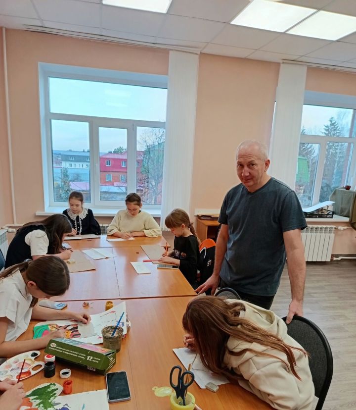 Хранитель красоты: Рифат Фархуллин открывает мир искусства мамадышским детям