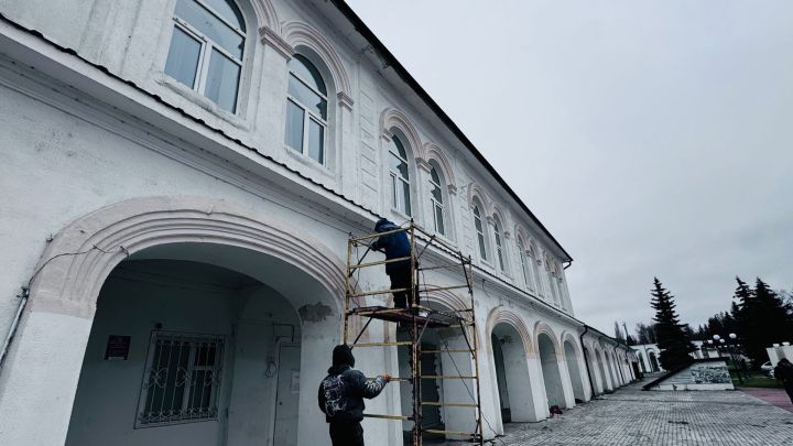 В Мамадыше начали устанавливать архитектурную подсветку на здании бывшей ратуши