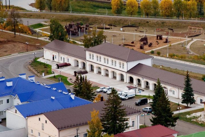 В Мамадыше начали устанавливать архитектурную подсветку на здании бывшей ратуши