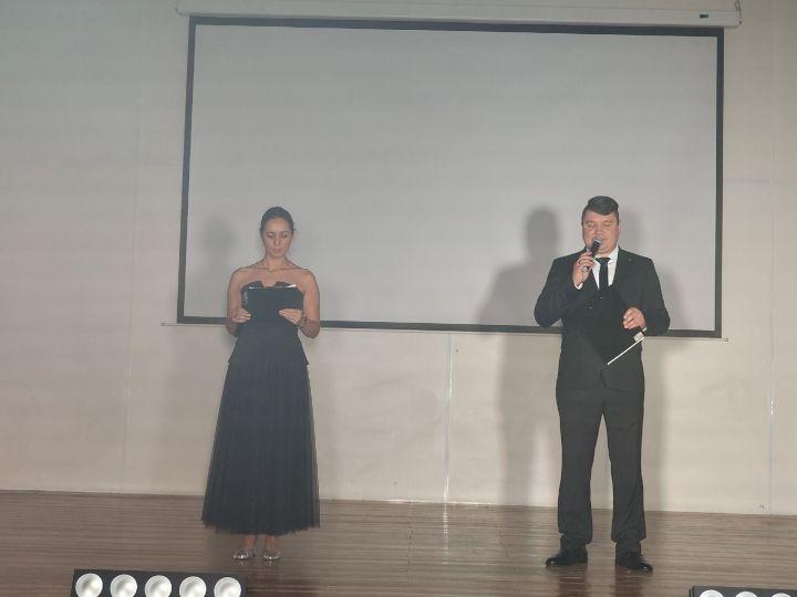 «Созвездие-Йолдызлык» подарило мамадышским студентам праздничный концерт