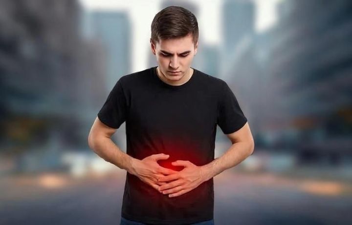 Стресс и неправильное питание: врачи назвали главные причины гастрита и язвы