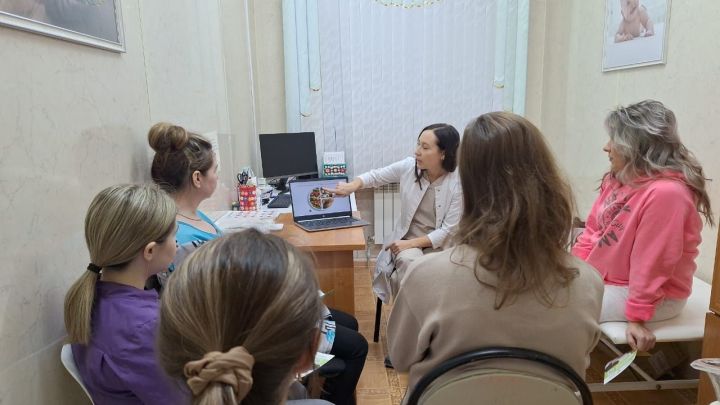 Гастроэнтеролог провела урок в Школе беременных Мамадыша