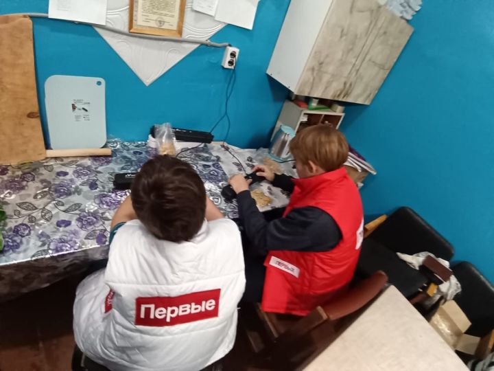 Активисты Движения Первых Тавельской школы активно поддержали бойцов в каникулы