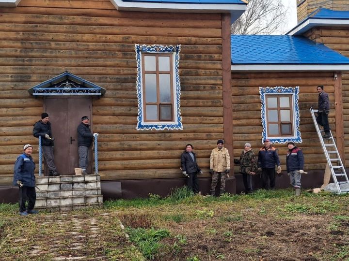 Жители села Албай объединились для благоустройства местной церкви