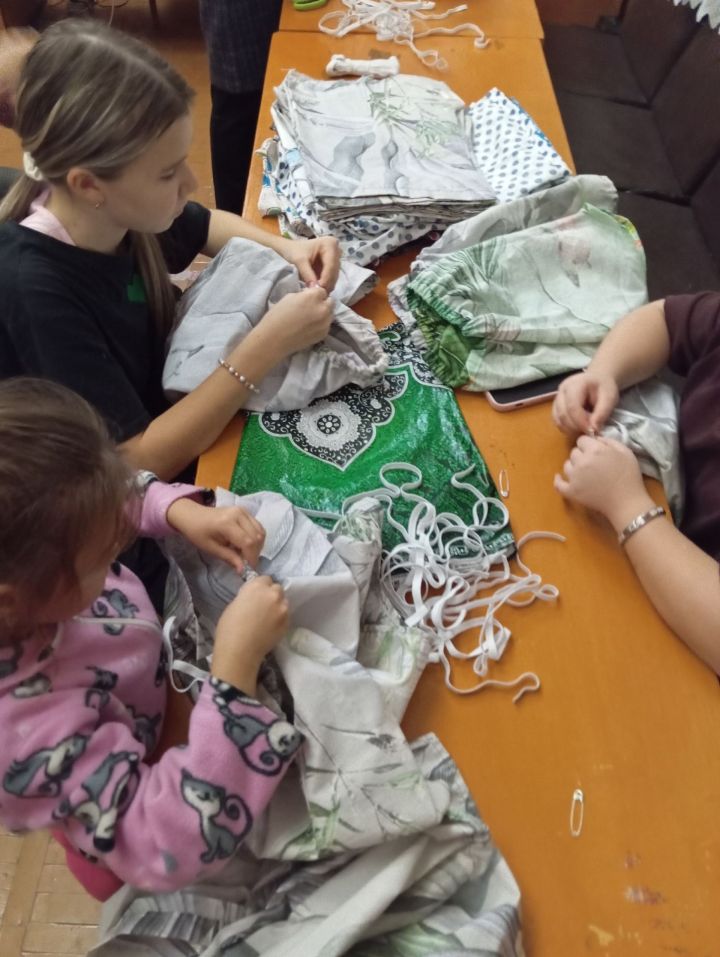 Школьники Мамадышского района помогли собрать посылки для участников СВО