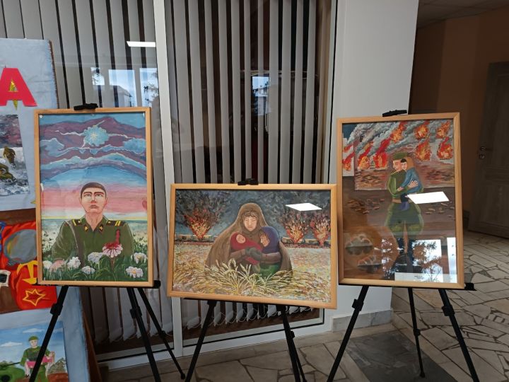 В Мамадыше открылась выставка детских работ «Образ защитника Отечества»