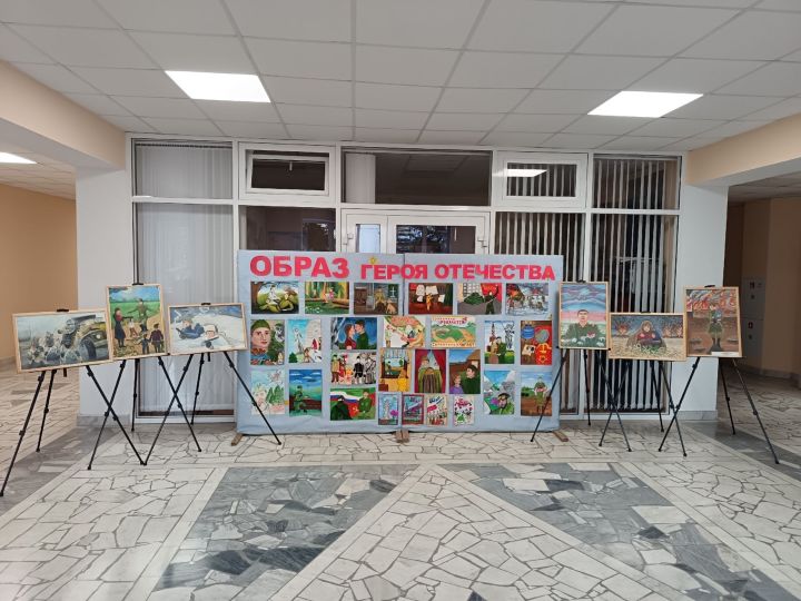 В Мамадыше открылась выставка детских работ «Образ защитника Отечества»