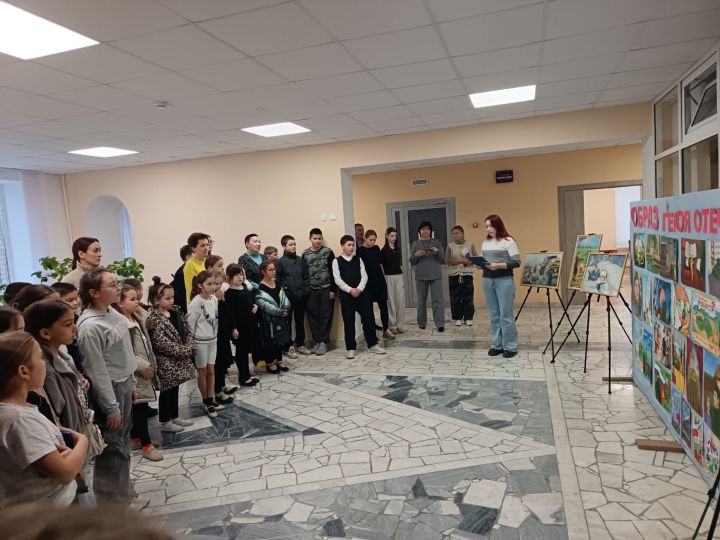 В Мамадыше открылась выставка детских работ «Образ защитника Отечества»