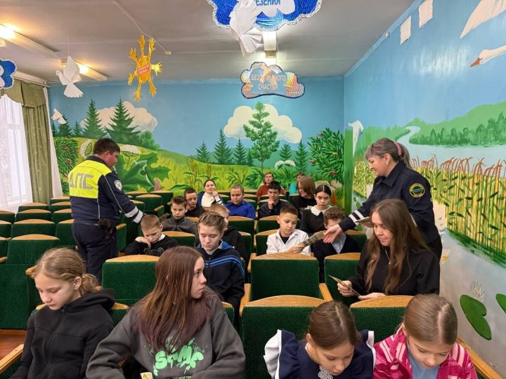 В Сокольской школе прошла встреча с сотрудниками ГИБДД по зимней безопасности