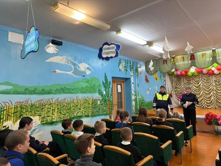 В Сокольской школе прошла встреча с сотрудниками ГИБДД по зимней безопасности