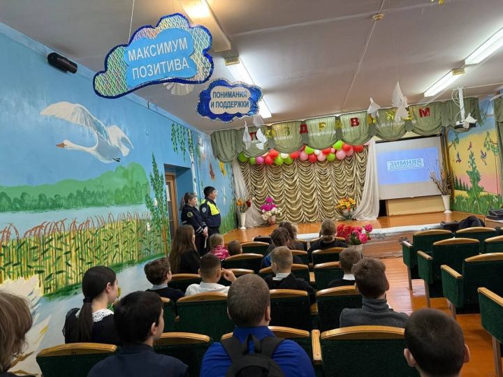 В Сокольской школе прошла встреча с сотрудниками ГИБДД по зимней безопасности