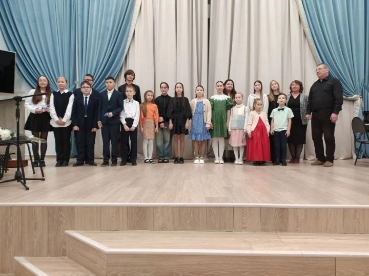 В Мамадыше состоялся отчётный концерт юных пианистов и гитаристов