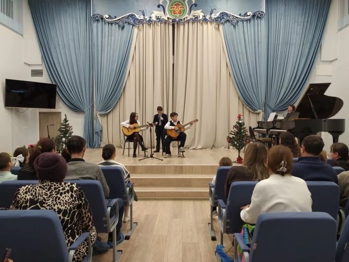 В Мамадыше состоялся отчётный концерт юных пианистов и гитаристов