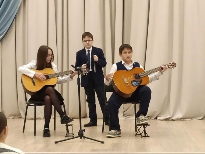 В Мамадыше состоялся отчётный концерт юных пианистов и гитаристов