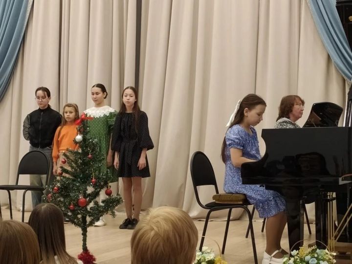 В Мамадыше состоялся отчётный концерт юных пианистов и гитаристов