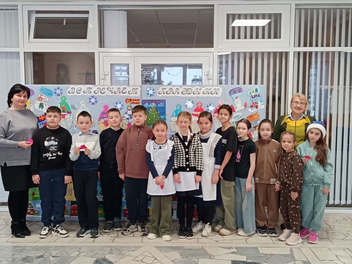 В Мамадышской школе искусств открылась выставка юных художников