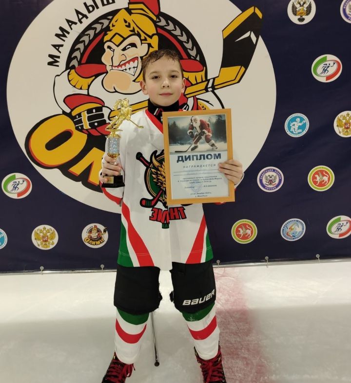 Юные хоккеисты выиграли Кубок Деда Мороза в Мамадыше