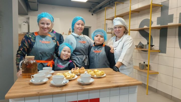 Педагог Люция Фазлутдинова создаёт семейные традиции у плиты