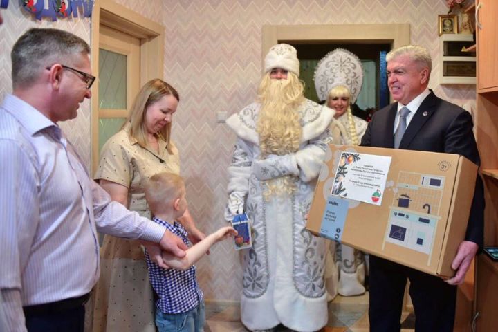 Рустам Минниханов помог осуществить мечты ребят из республики и ЛНР