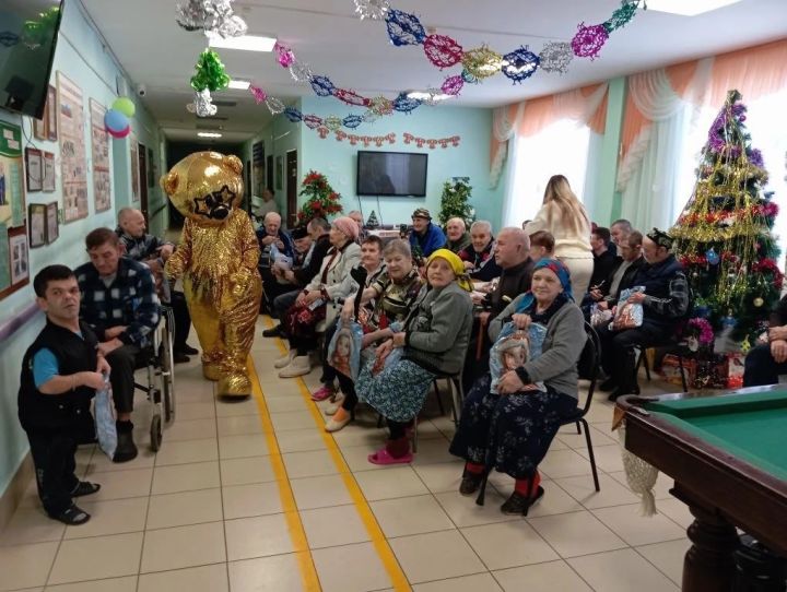 Новогоднее тепло подарили жителям Мамадышского дома-интерната