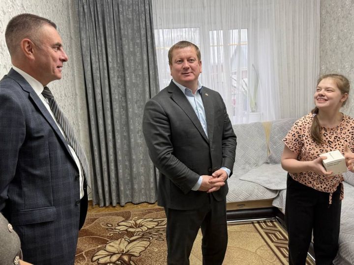 Депутат и глава Мамадышского района навестили семьи в рамках Декады инвалидов