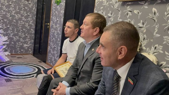 Депутат и глава Мамадышского района навестили семьи в рамках Декады инвалидов