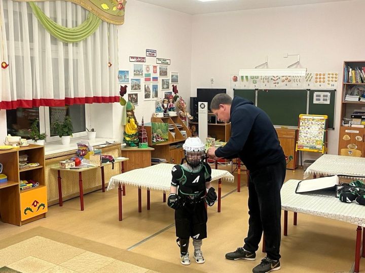 Тренеры «Олимпа» провели мастер-класс по хоккею для детсадовцев