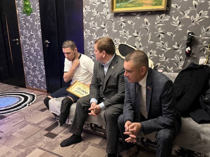 Депутат и глава Мамадышского района навестили семьи в рамках Декады инвалидов