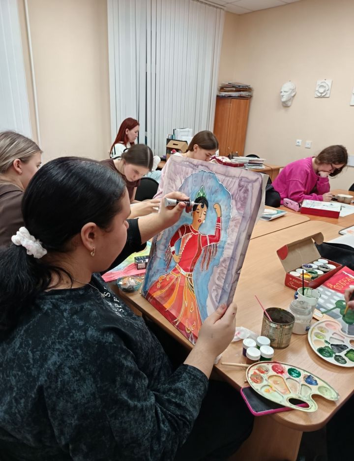 В Мамадыше состоялся мастер-класс по батику