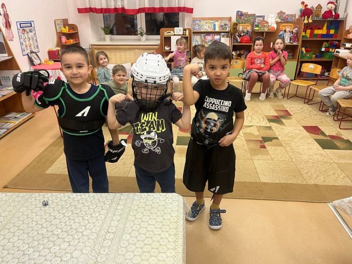 Тренеры «Олимпа» провели мастер-класс по хоккею для детсадовцев