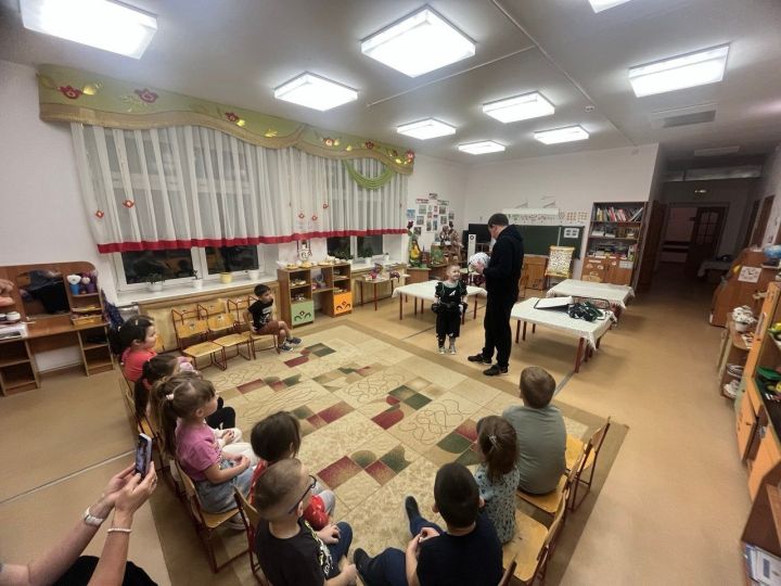 Тренеры «Олимпа» провели мастер-класс по хоккею для детсадовцев