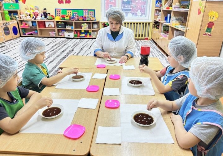 Юные учёные из детского сада «Экият» раскрыли секреты «Кока-колы»