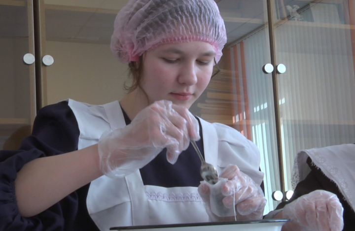 Школьники Мамадышского района готовят для бойцов СВО травяные чаи