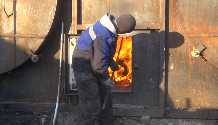 Древесный уголь стал основным делом и заработком для мамадышца