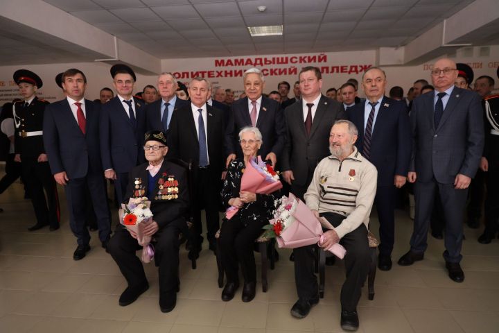В Мамадыше вручили юбилейные медали к 80-летию Победы