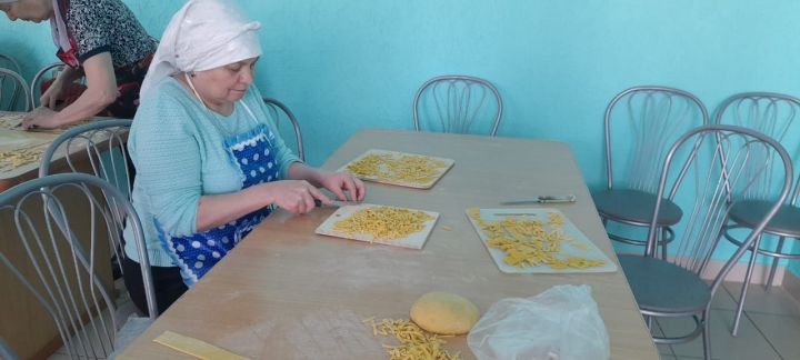 Женщины села Көек-Ерыкса приготовили чак-чак для бойцов СВО